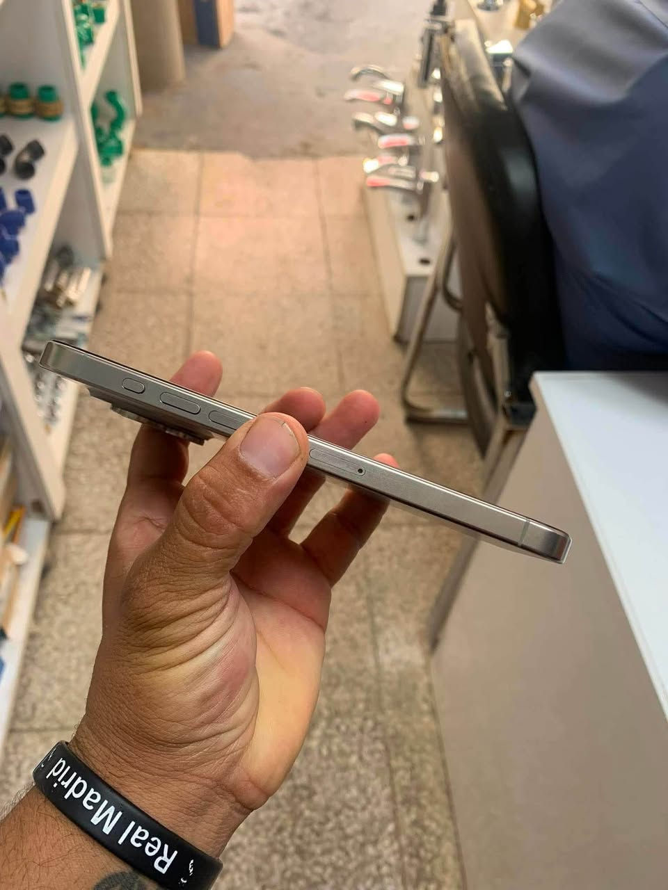 ايفون ١٥ برو ماكس بطارية ٩٠ ذاكرة ٢٥٦ دبل شريحة مبدل شاشة وكاميرا تفصيخ  سعر 990وبي مجال للشراي 
مكانة بغداد للستفسار 
ع رقم :***********
