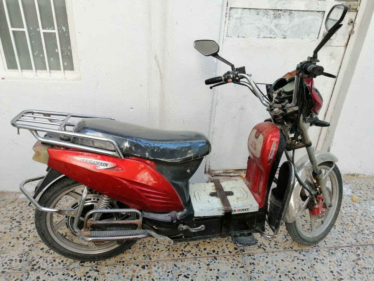 ماطور شحن للبيع 180 ألف بيه مجال بسيط
بطاريته وحده زينة والباقيات ضعيفة
 بريكات ، لايت ، هورن شغالة
***********

