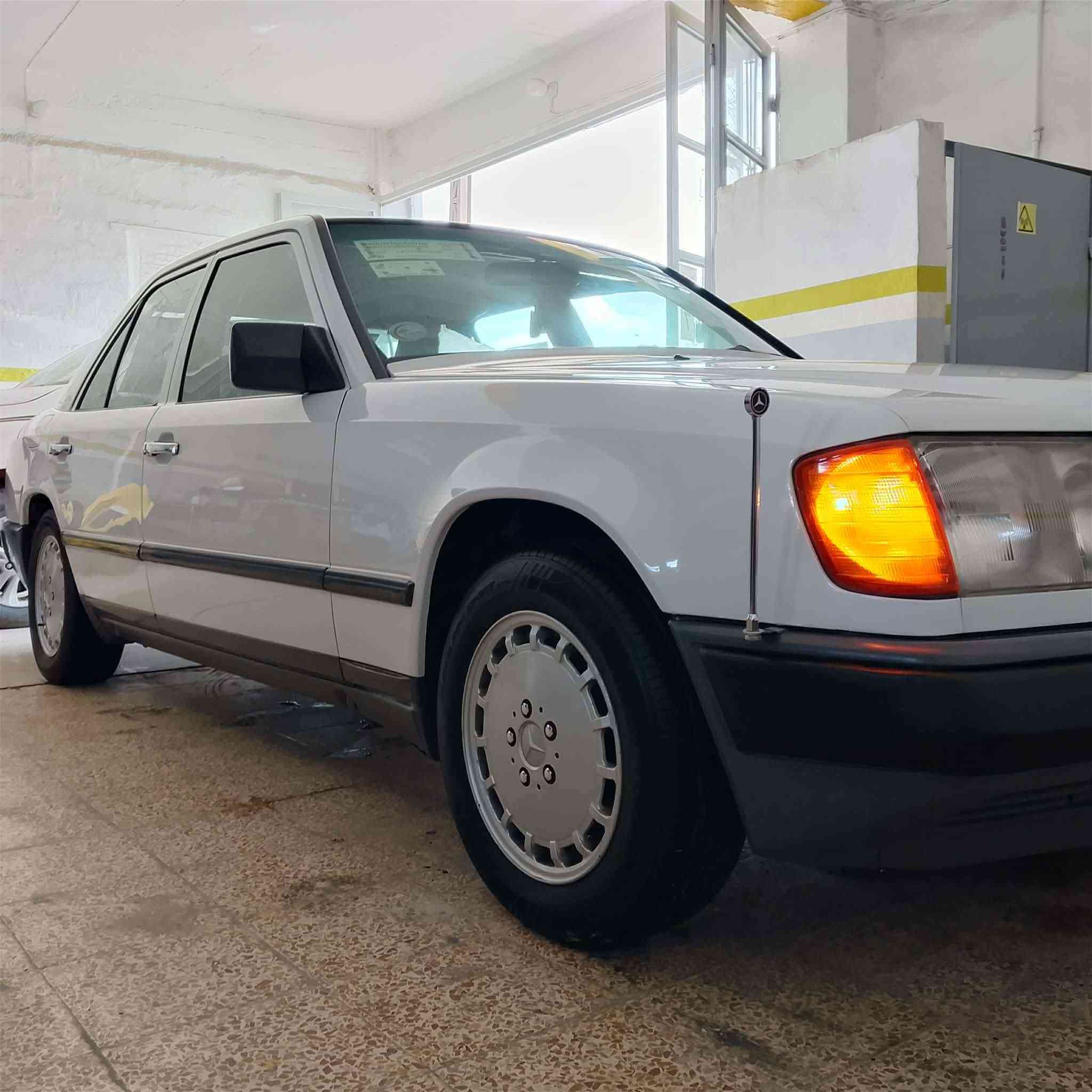 مارسدس موديل 89مكينه كير شرط بلادي ما محور تبريد بلادي بيها قطعتين بخ انطيك حزام طخم تايرات جديد طخمها جديد رقم مصطره بسمي هزه جديد اتواصل عل رقم غي متواجد عل فيس ***********
