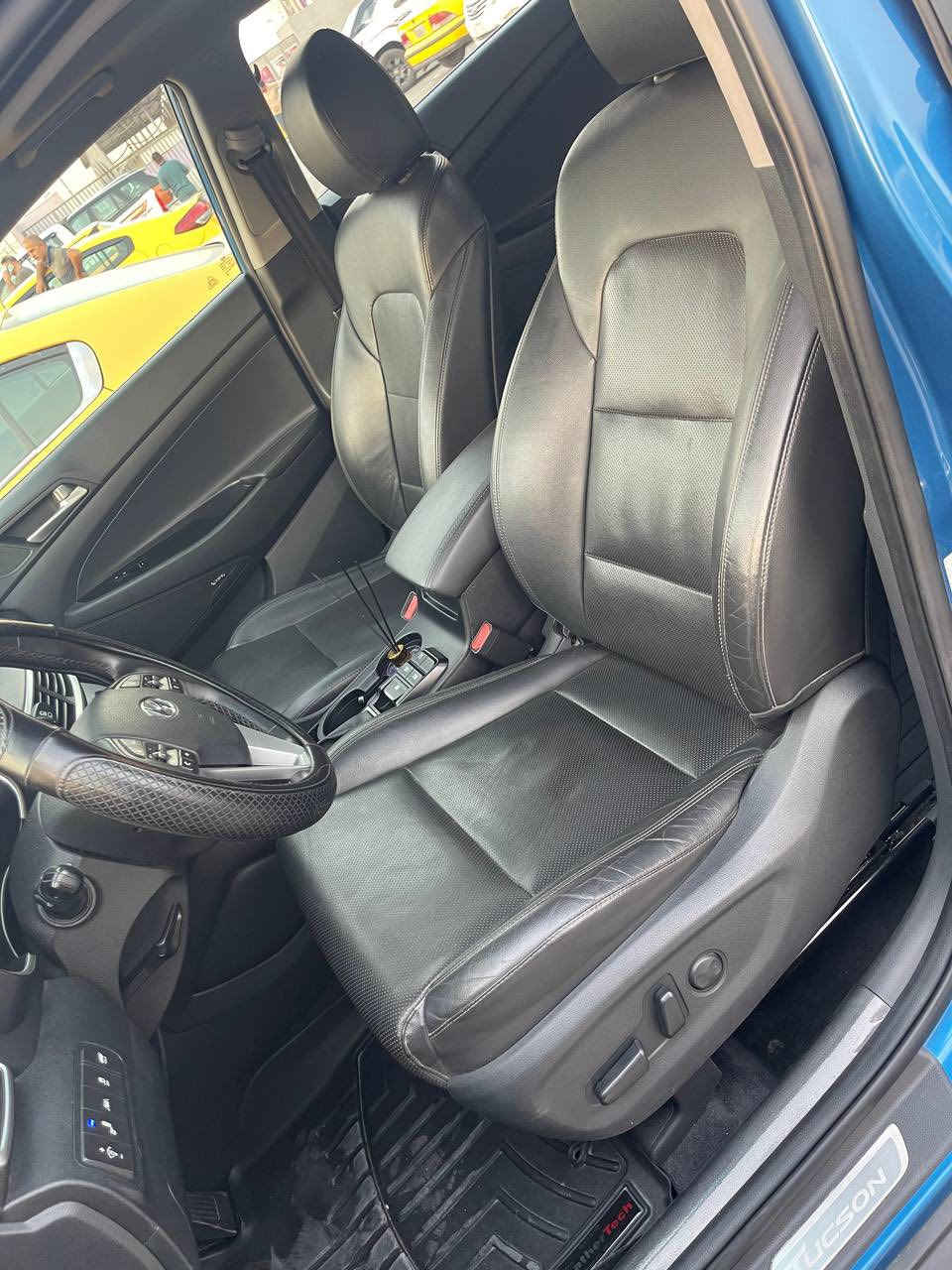 السلام عليكم مكلف بالنشر توسان 2021 وارد أمريكي فول مواصفات بصمه+كشنات كهربائي تتفأه وتبريد +بنورامه + الجنطه الخلفيه كهربائي حساس+5عدسات اوتو+تخم تاير جديد سياره جديده ما بيها صبغ ابد فقط مكان الحادث بنيد مثل مموضح في الصور مصلح نفسه ومصبوغ فقط + شواصي و دواخل سليمه 100% سياره جديده بمعنا الكلمه 
السعر 185
الاستفسار:***********
