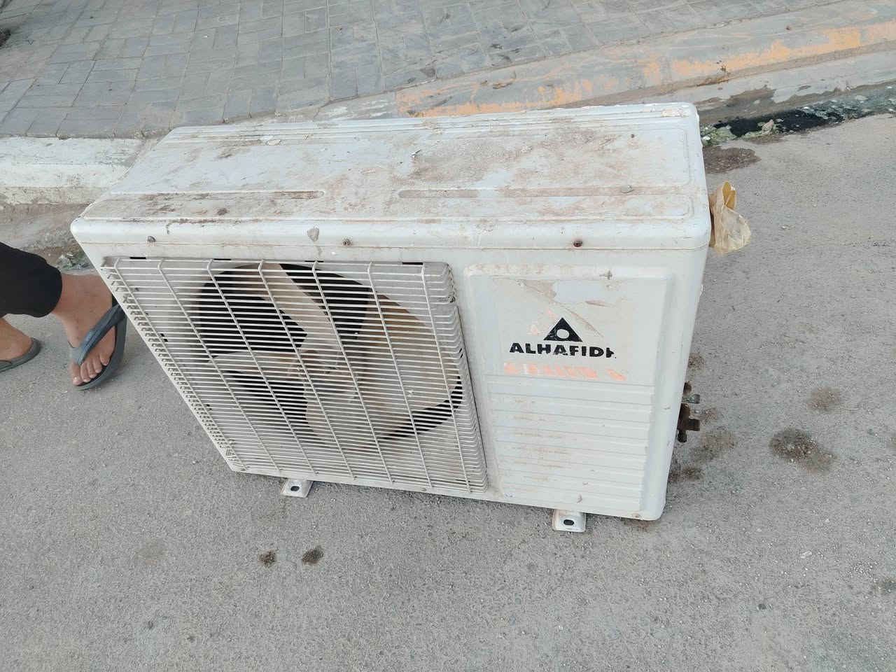 السلام عليكم سبلت الحافظ ٢طن  القطعة الخارجية شغالة السعر ١٢٥ .. ***********
