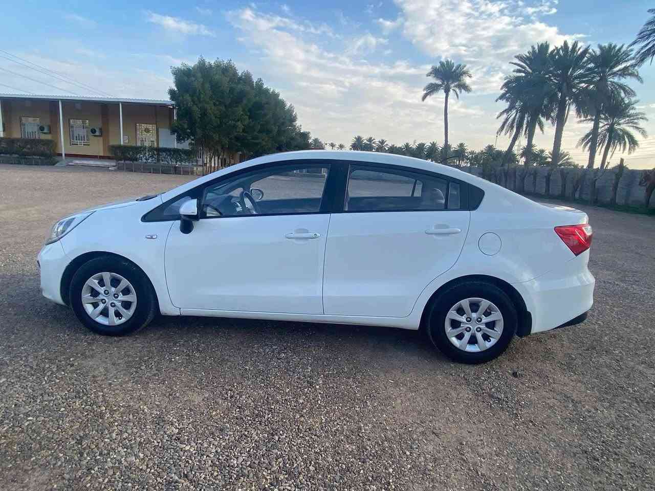 السلام عليكم
كيا ريو خليجي 
موديل 2017
محرك 1600دوش
السياره بيه 3 قطع جاملغ ايمن وايسر وباب سايق مبدل بدون دواخل 
رقم سليمانيه سنويه رقم كل جديد 
تحويل شوكت متريد   السيارة باسمي
كير محرك حداديه كله بشرط تبريد 
تخم تاير جديد
ماشيه 180 كم
مواصفات نص فول 
تحكم سترين 
مانع انزلاق 
داخل لونين 
العنوان بغدااد شارع فلسطين
***********
السعر 100$
