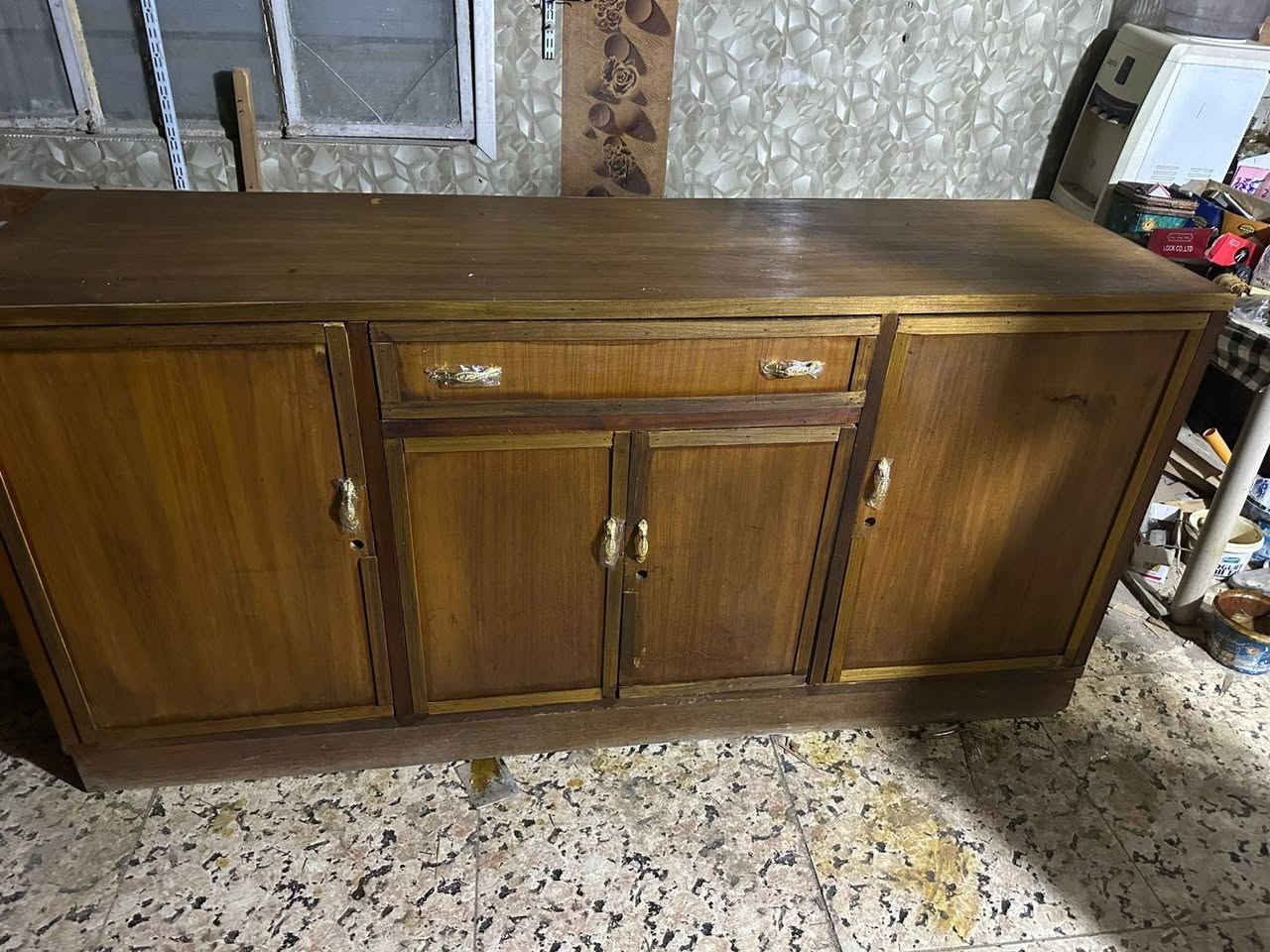 سلام عليكم اغراض للبيع مكان زعفرانيه ***********
