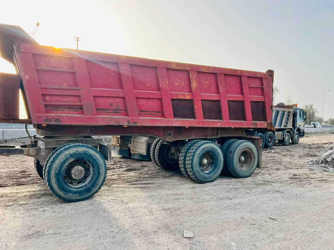 البيع مقطورة ذرعة 24 متر طوناج خفيف مجموعة براد 14 
عربانة ما ناقصهة شي كبل للشغل سعر مناسب 
اتصل وبيك خيرر وتدلل 
***********
***********
العنوان بغداد التاجي

