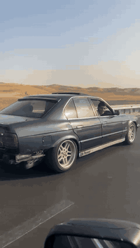 بۆ سعر تلفۆن کە جوابی کۆمێنت و نامە نایەمەوە
Bmw
مۆدێل1992
مەکینەی 525سەقەر 
دوو حەفتەیە خراوەتەسەری
گێر و مەکینەی بەشەرت گێر ئۆتۆماتیکە
فوول فولە تەنها دوو جام کارەبایە
4تایە و ویلیM لەسەرە
دەعامی دواو و بەردەمM
ئارمی هەولێرە ئارمەکەی وون بووە ئیستساخی هەیە
بەشەرتی ئەوەی مالی کەس نەبێت
سەیارەکە بێ کێشەیە
ناونیشان کەلار 
***********
