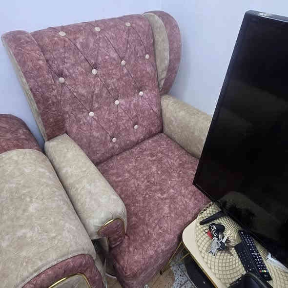 تخم قنفات ٥ قطع (10 مقاعد)مع سيت طبلات نظيف جداً السعر ٣٥٠ الف
مكاني سبع ابكار

***********

***********
