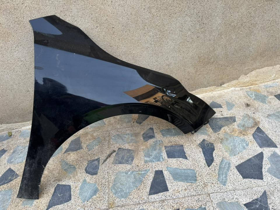 السلام عليكم عندي غراض فورتي شباك دعامية سفلي تجاري وجاملغ يمين تجاري مصبوغ تغيير لون فقط ودعامية اصلية متضررة مثل ما موضح بالصور للتواصل واتس اب ***********
