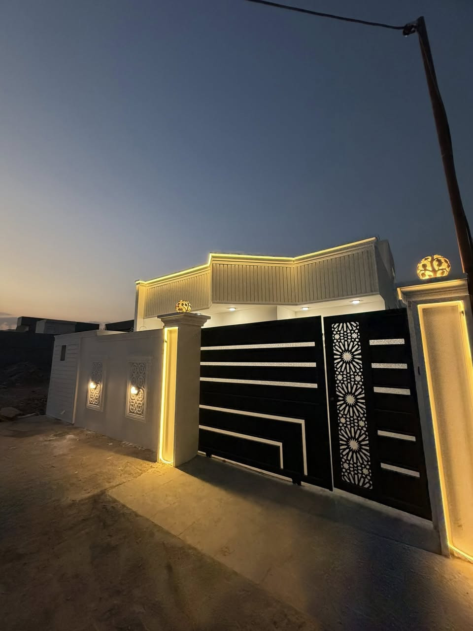 دار للبيع
مساحة 200 متر  موقع مجمع جنة تكريت

طابق واحد متكون من غرفتين نوم صاله استقبال مطبخ صحيات عدد2 بناء زيرو شارع تبليط خدمات كامله بناء جناي 

السعر 117 وبي مجال 

للاستفسار ***********
