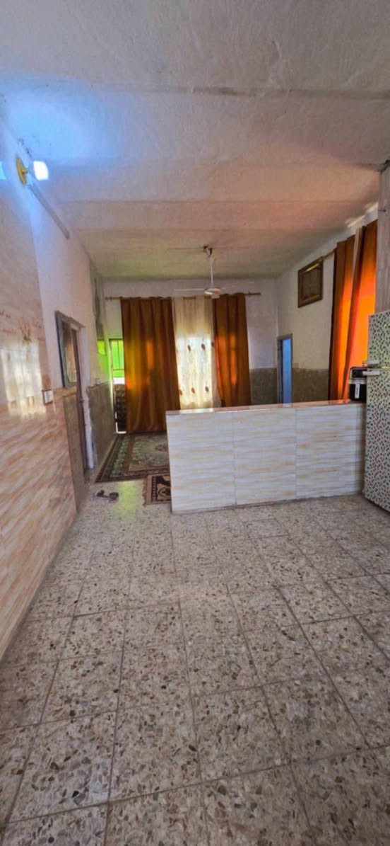 📢📢 بيت للبيع بسعر مناسب جدا 
💵 السعر 18 مليون وبي مجال 

📐 المساحه 100 متر ركن على شارعين 
بي غرفه وصاله واستقبال ومطبخ وحمامات 

📍العنوان النجف شارع المطار القديم خلف اسواق الامير قريب على الكوفه 

☎️ للاستفسار مراسله الخاص او على الرقم الاتي 
*********** واتساب فقط
