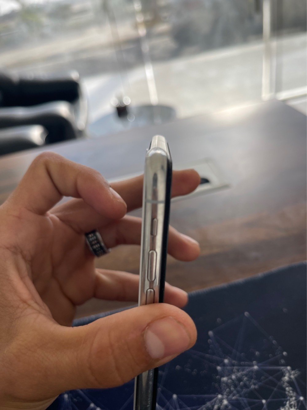 ايفون x للبيع ذاكره٢٥٦ بطاريه٧٩ ما مبدل بي شي اشتريته بشهر ٤ واريد ابيعه ومحتاج تاخذه مني تترحملي ما مبدل بي شي لا شاشه ولا بطاريه كله بلاد مكاني البصره سفوان سعر ١٩٥ وبي مجال شراي اتفضل وتساب  *********** وتساب فقط
