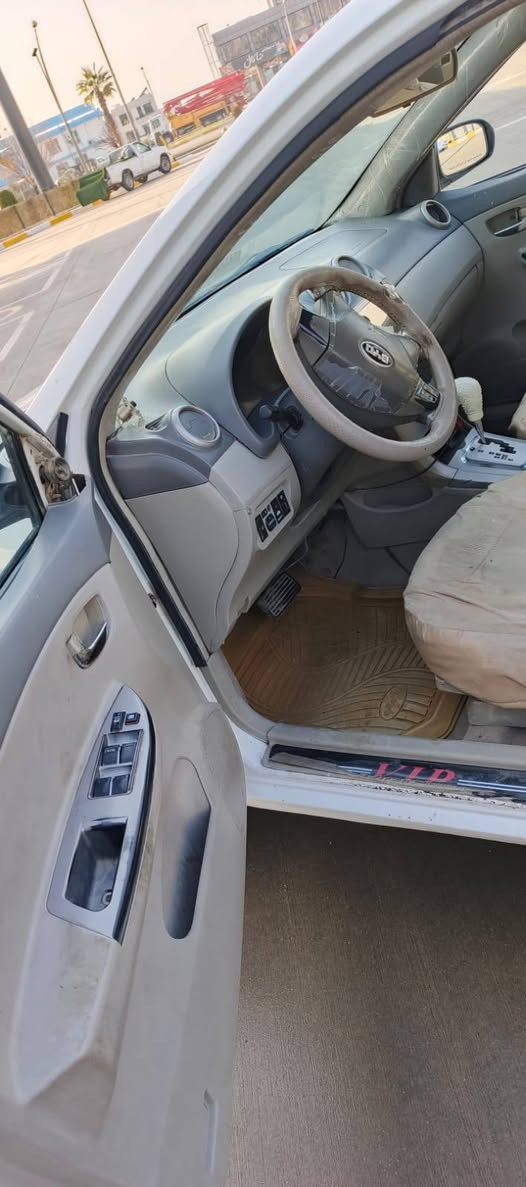 بی وای دی G3 مۆدێل 2013 فول مواسەفات 
گێر ئۆتۆماتیک 
شەشە ئایپاد
، سڵاید ، ABS ، جام کارەبایی
گێڕ و مەکینە کرۆلا ،
مەسروفی تیانیە ، بەشەرتی فیتەر
ڕەقەم بەغدایە سەنەوی پلاستیک 
بەشەرتی ئەوەلیات و وەکالەی لە گەڵە

سـعـر : لە کۆمێنت داوابکە ڕاستەوخۆ بۆت دێت 📥 

گێر و مەکیەنەی بەشەرت 
هیچ کێشەیەکی تێدا نییە 

ژمارەی خاوەنەکەی 
***********
