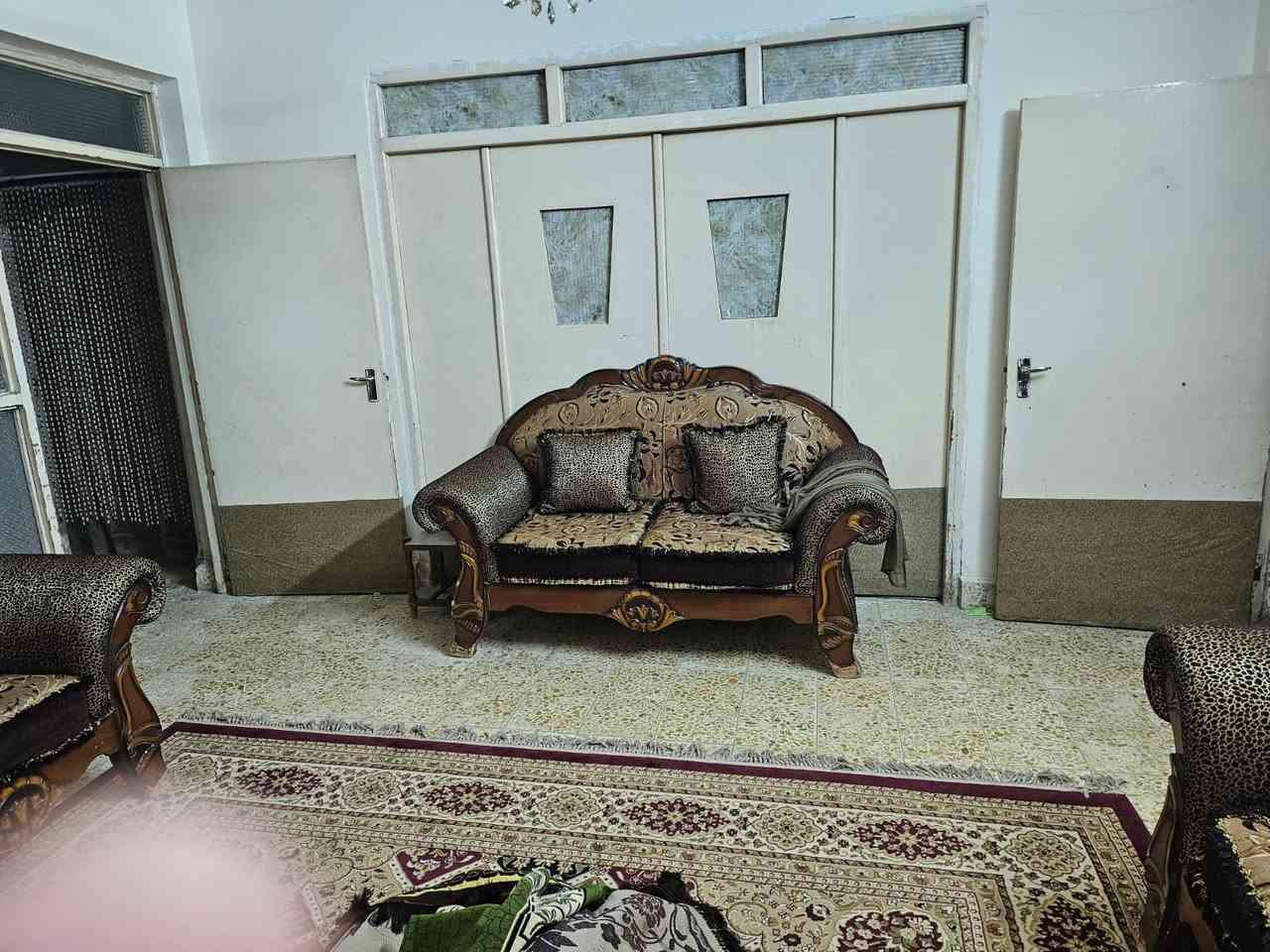 قنفات ملكي نظيفه جدا عشر مقاعدالسعر250 الف وبيها مجال الاتصال بيع مستعجل
على
الرقم (***********)
