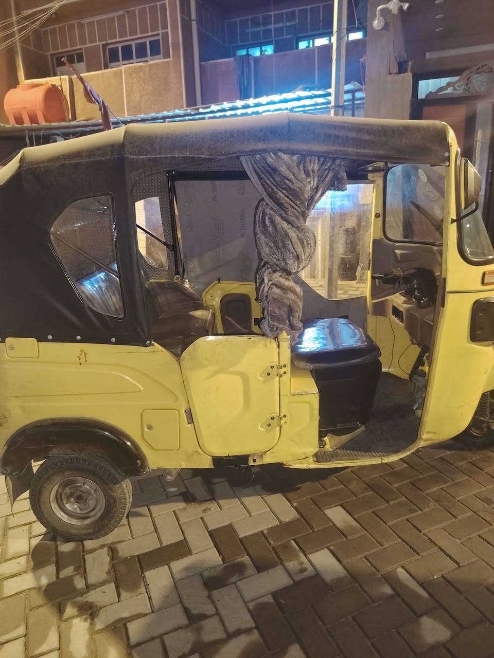 السلام عليكم تكتك البيع مديل ٢٠٢١
مصبوغ الجماليه
 رقم نكلزي كربلاء 
التكتك مابيه نقص برغي مكينه مكفوله 
التكتك خير  منه كلش نضيفه 
رقم الهاتف ***********
السعر ست ملاين ونص
