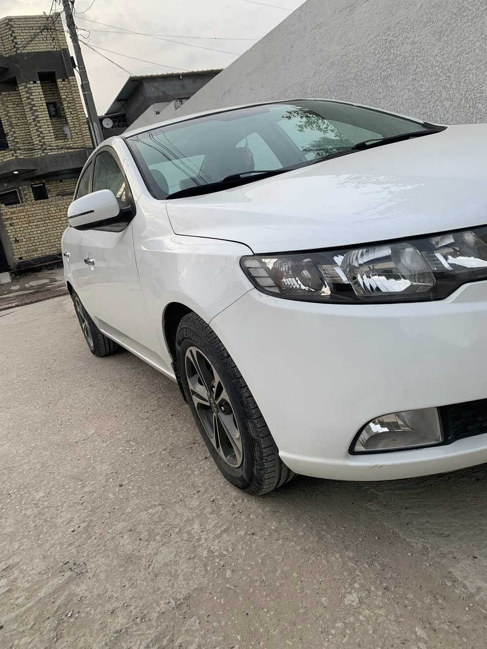 السلام عليكم سيراتو 2011 خليجي رقم بغداد فول مواصفات عدا البصمه ماشيه 170 الف بيه صبغ جاملغ امامي وربع باب سايق الباقي مكفوله سعرها 113 بيه مجال بسيط ***********
