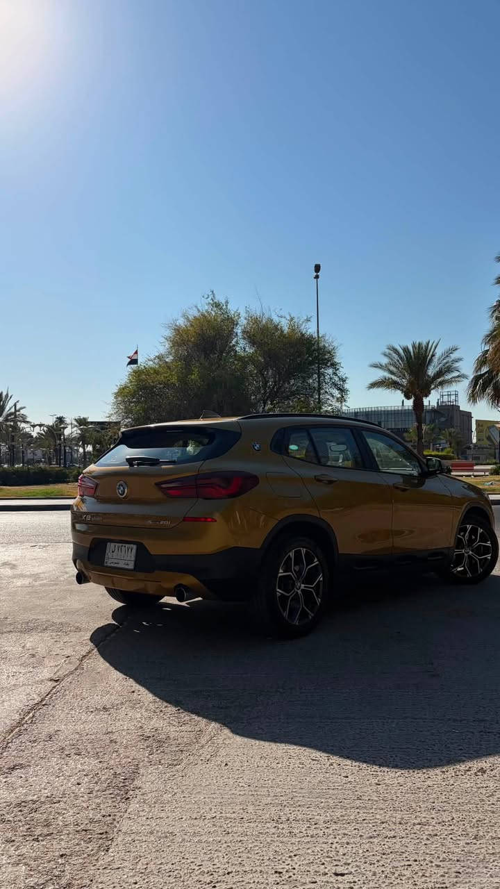 السلام وعليكم
Bmw x2 sdrive 2022
وكالة العروش خليجي 
لون مميز 
موصفات 
بانوراما 
داخل جلد اوف وايت واسود 
مثبت سرعة ومحدد سرعة 
شاشة و كامرة 
تبريد خلفي 
حساسات امامي خلفي
السيارة ماشية ٣٣ الف كيلو 
بدون صبغ فقط طخات و شخوط بسيطة
السعر ٢٥٠
***********
