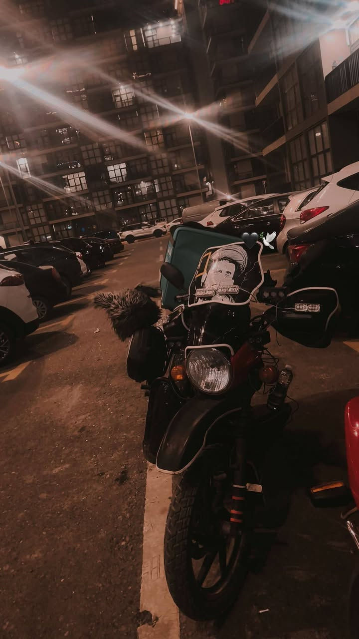 سلام عليكم بوكسر للبيع موديل 2023 اوراق صوليه مكاني بغداد سعر 1800 وبيه مجال بصيط ***********
