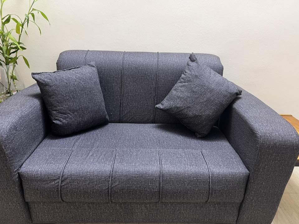 تخم عراقي سبع مقاعد للبيع مستعمل قليل جدا السعر ٤٠٠  وبي مجال للاستفسار تواصل عالرقم ***********9
