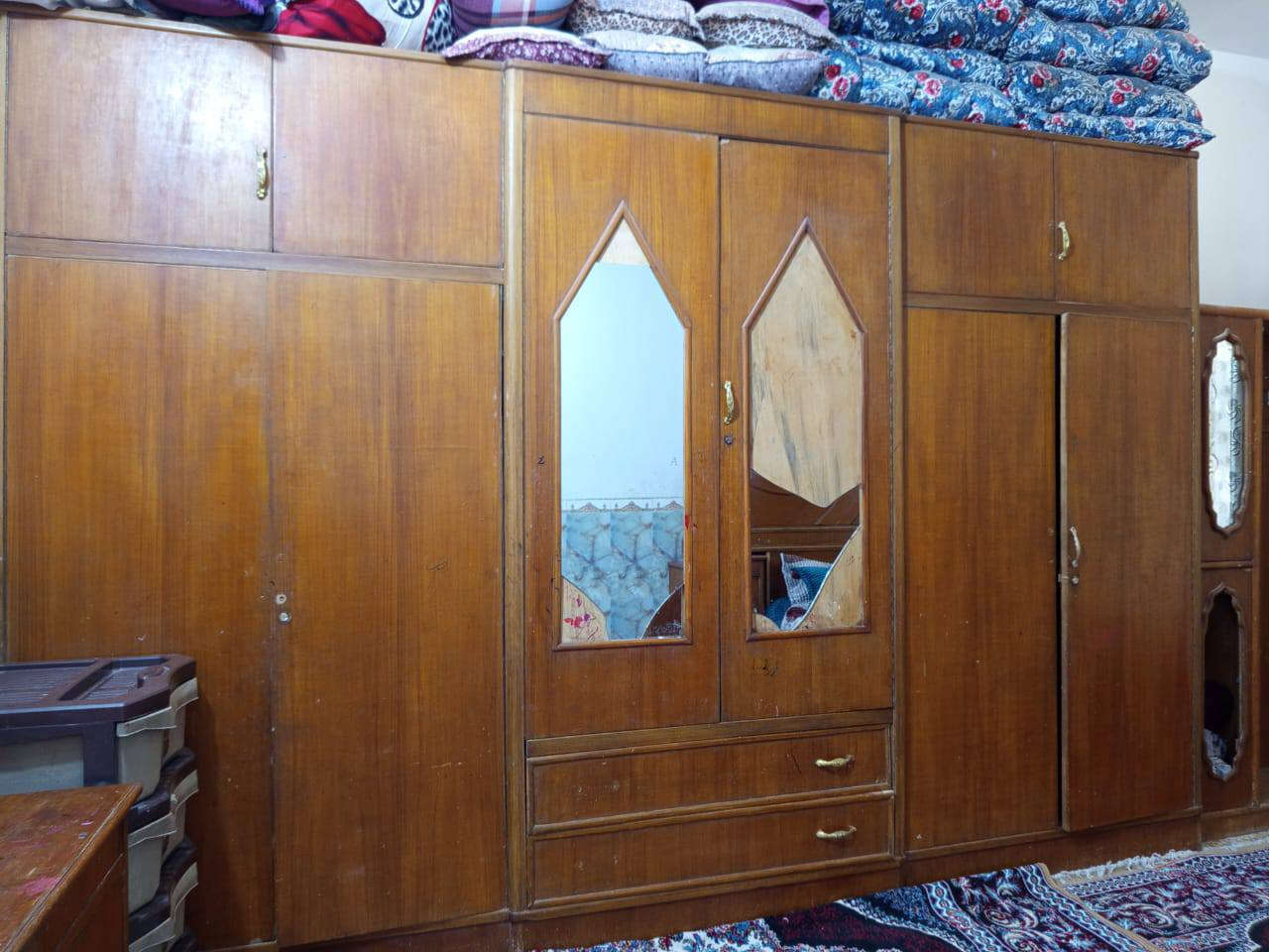 غرفة اخشاب للبيع شغل بابل تسكام 100% نظيفه محتاجة بوليش فقط موجودة في ابي غرق طريق شريفة السعر 850للاستفسار***********
