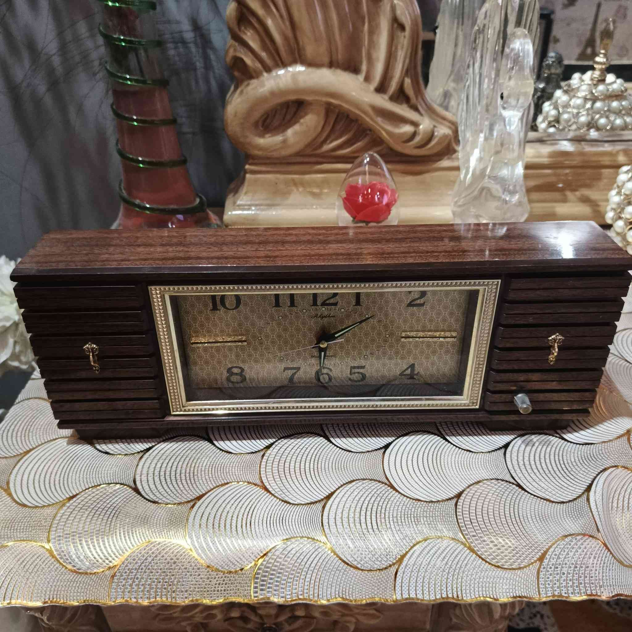 السلام عليكم ساعة صنع ياباني ريتم
استلام اسواق المركزية انتاج الثمانينات
جداً جداً نظيفه يوجد تصوير فديو لتشغيلها تكويك منبه موسيقه السعر 55 للستفسار عل خاص يوجد توصيل 
***********
