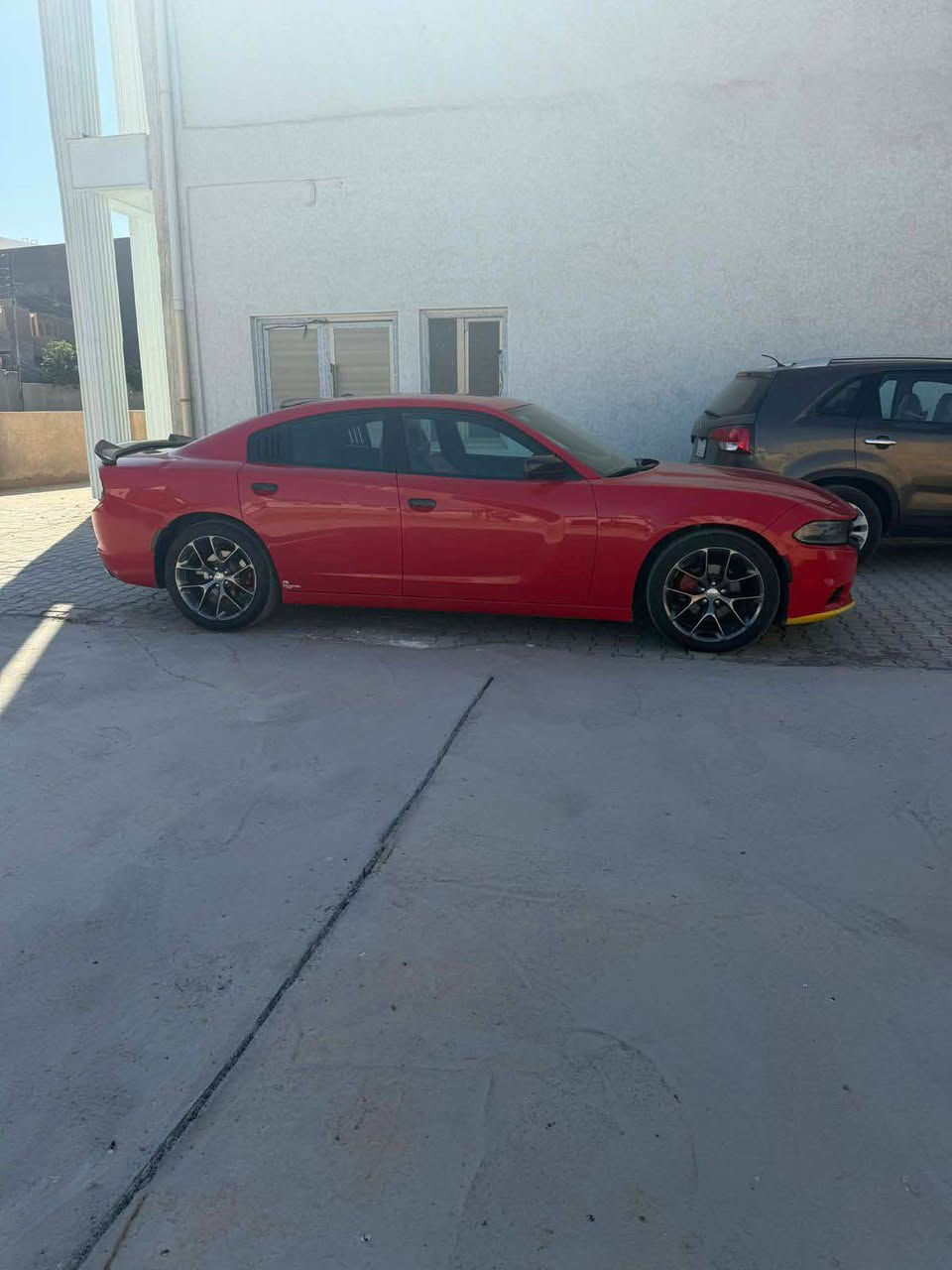 السلام عليكم 
جارجر 2019 
ماشيه 70 الف كيلو 
حادثه كلش خفيف خشم البنيد فقط
بسمي 
سنويه جديده 
حداديه جديده 
تخم تاير +ويل جديد
سياره جديد 
مامشتغل ستغدام شخصي 
مانقص شي ابد
*********** السماوا, المثنى
