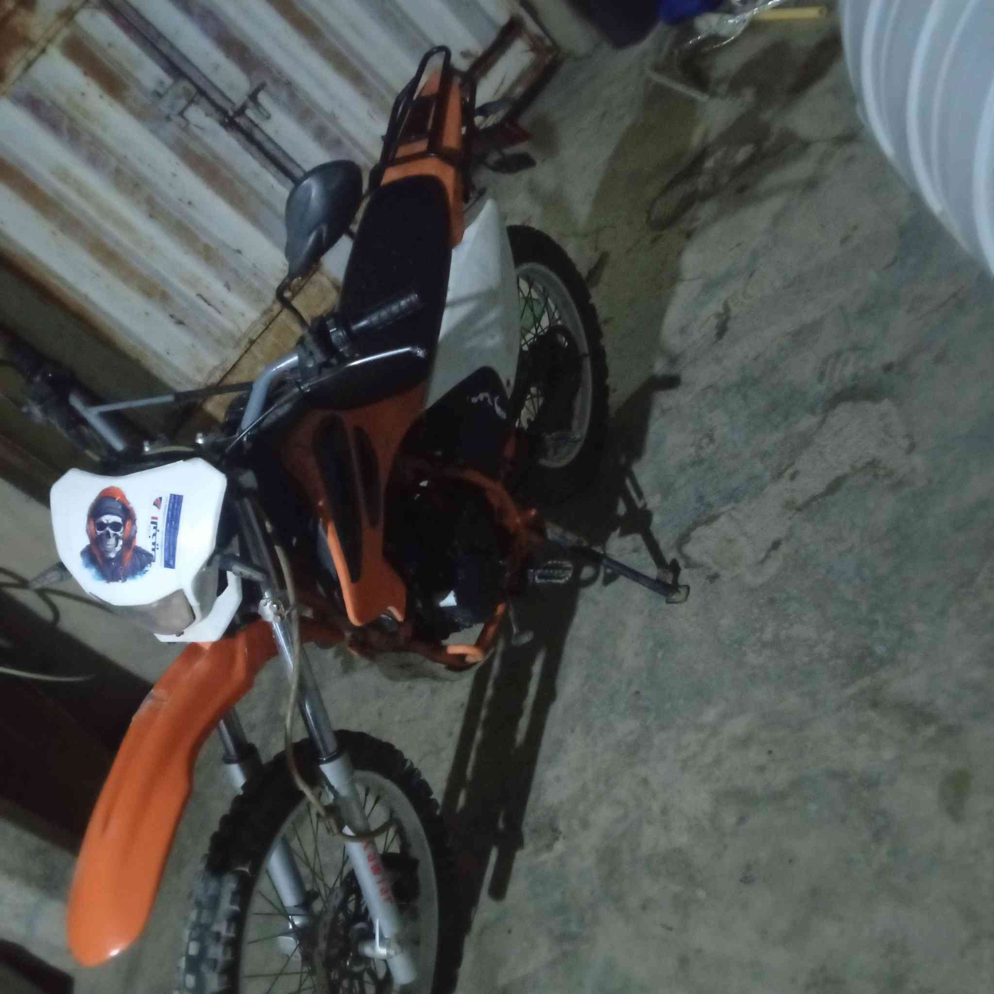 سلام عليكم دراجه قفاز البيع موديل 2022دراجه حلوه ونضيفه كهربيات كله شقله تخم تايرجديد اوراق كامله مكينته ربع دراجه شلعه ومعدل فول دراجه  مراوس هم عادي مكانك ديالى بلدروز رقم ***********
