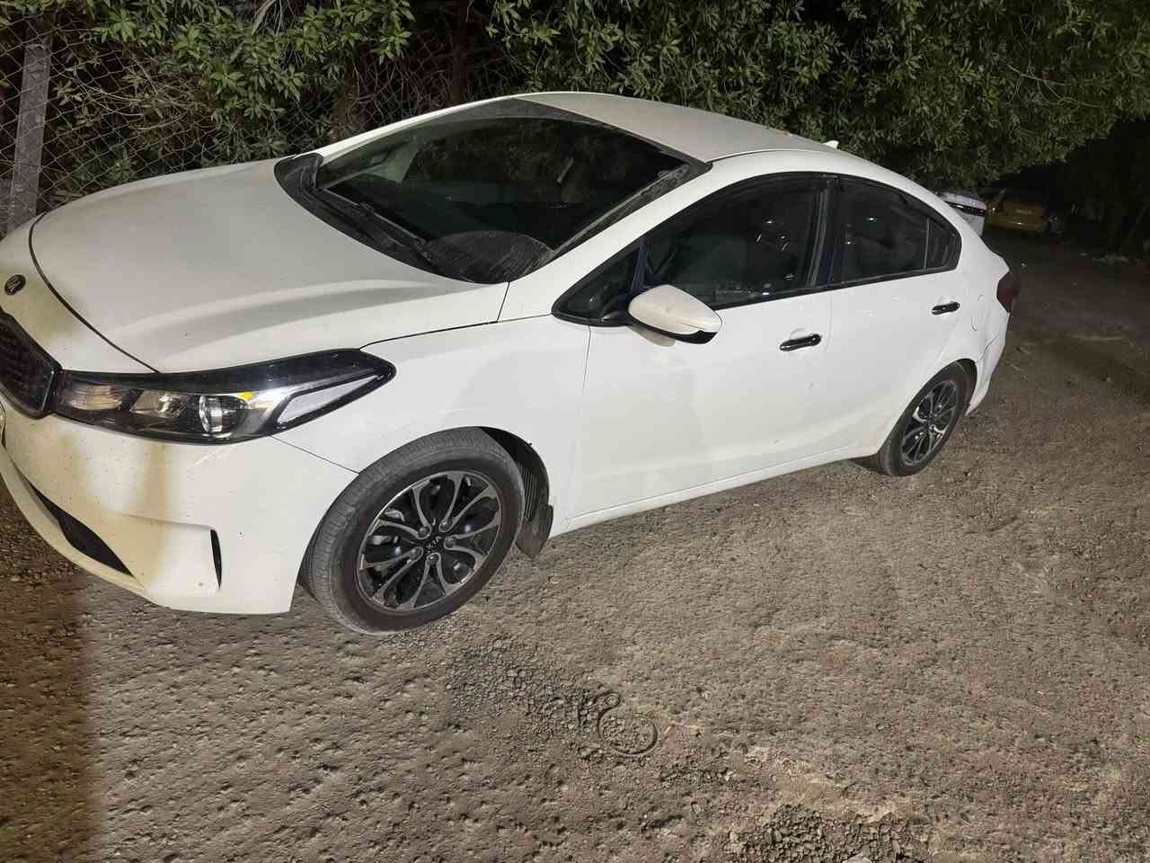 فورتي 18
سيارة  مثل مواضحة بالصور ضربتها بامريكا
وصارت ضربة هنا حافة البنيد اصبعين

ماشية 79 ميل
مكانها بغداد

سعر 112

***********
