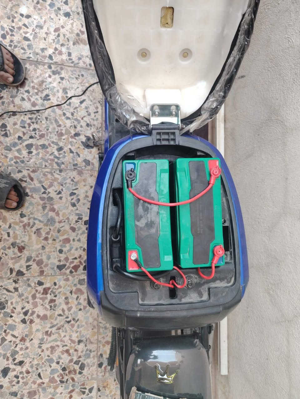 السلام عليكم دراجه شحن ريان 009 للبيع جديده استخدام 5 اشهر عليها بريكات تزويد وعنبار وعليها لايتات زنون بومه اصلي بطارياتها الريان 4 كبار 32 امبير كل نقص مابيها بيها بس شخوط صغيرة بل كفرات ممبين الملف مالتها 1200 سرعتها 55 حقيقي بتطبيق ويز السعر 450قفل🔒 راسلني خاص وتدلل هاذ رقمي ***********
