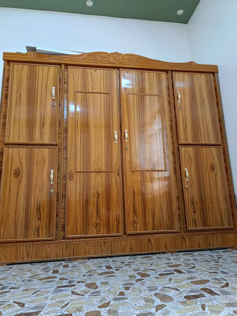 كنتور جديد ما مستخدم للبيع 
خشب ثقيل درجه اولى سعر 475وبي مجال مكاني رمادي ملعب


**إذا كنت صاحب هذا الإعلان وتريد حذفه لأي سبب، رجاءا أرسل رسالة إلى الدعم الفني**