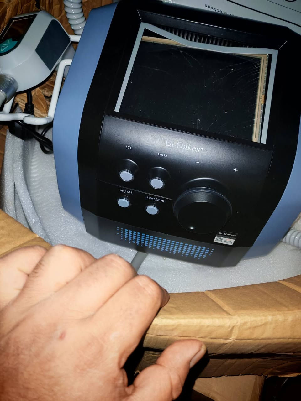 السلام عليكم ورحمة الله وبركاته
جهار للبشره والمفاصل شاشه متضرره لاكن شغاله
اعتماد واتساب ***********
أعلى سعر ابيع مرجوع
