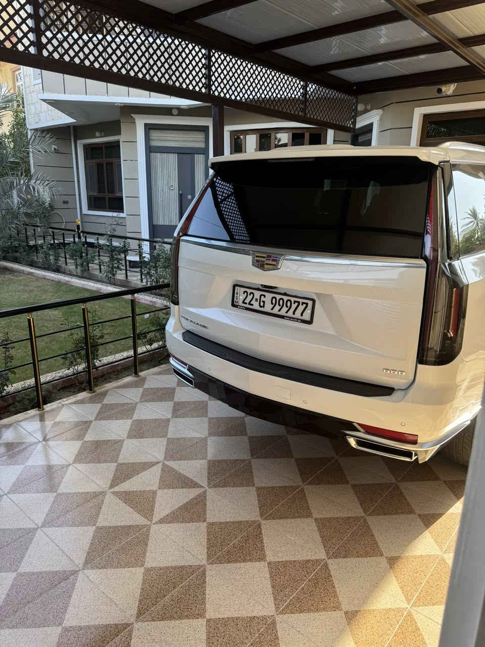 كاديلاك وارد أمريكي موديل 2023 ماشيه 27 الف كيلو حادث جدا بسيط رقم اربيل مميز للاستفسار الاتصال عله الرقم ***********
