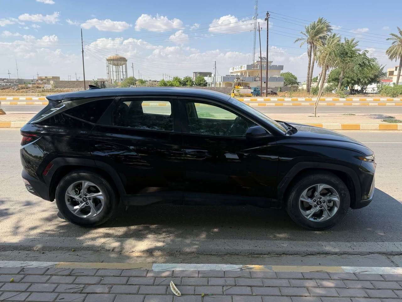 🚘 للبيع: هيونداي توسان 2023 وارد أمريكي 🇺🇸

✅ الأضرار السابقة:

* بنيد صبغ
* شبر جاملغ ..ربع الباب كلير فقط

✅ جميع الأرباكات سليمة 100%

🔹 المحرك: 2500 GDi تنفس طبيعي
اقتصادي بالوقود مع أداء قوي واعتمادية عالية.

🔹 الممشى: 54,000 مايل حقيقي.

السيارة نظيفة جداً وبحالة ممتازة، أقرب إلى وضع الشركة.

✔️ محرك وكير وصدر وتبريد مكفولة باسمي.
✔️ تحويل مباشر.
✔️ سنوية جديدة.
✔️ هزة جديدة.
✔️ لوحات جديدة.
✔️ دخول جديد.

⭐ أبرز المواصفات:

* لايتات زنون عالية وواطي
* شاشة كبيرة
* رادارات أمامية وخلفية وجانبية
* مرايا نقطة عمياء
* تنبيه عند فتح الباب
* نظام تحديد المسار
* مثبت سرعة
* سياقة ذاتية مع توقف ذاتي
* كاميرا خلفية
* أوتو هولد
* هاند بريك إلكتروني (بصمة)
* نظام نزول المنحدرات
* وضعيات قيادة متعددة
* إطفاء وتشغيل ذاتي عند التوقف
* وغيرها من المواصفات المميزة

💰 السعر: 17,800 دولار

📍 الموقع: صلاح الدين

📞 للاستفسار: *********** بغداد, العراق

