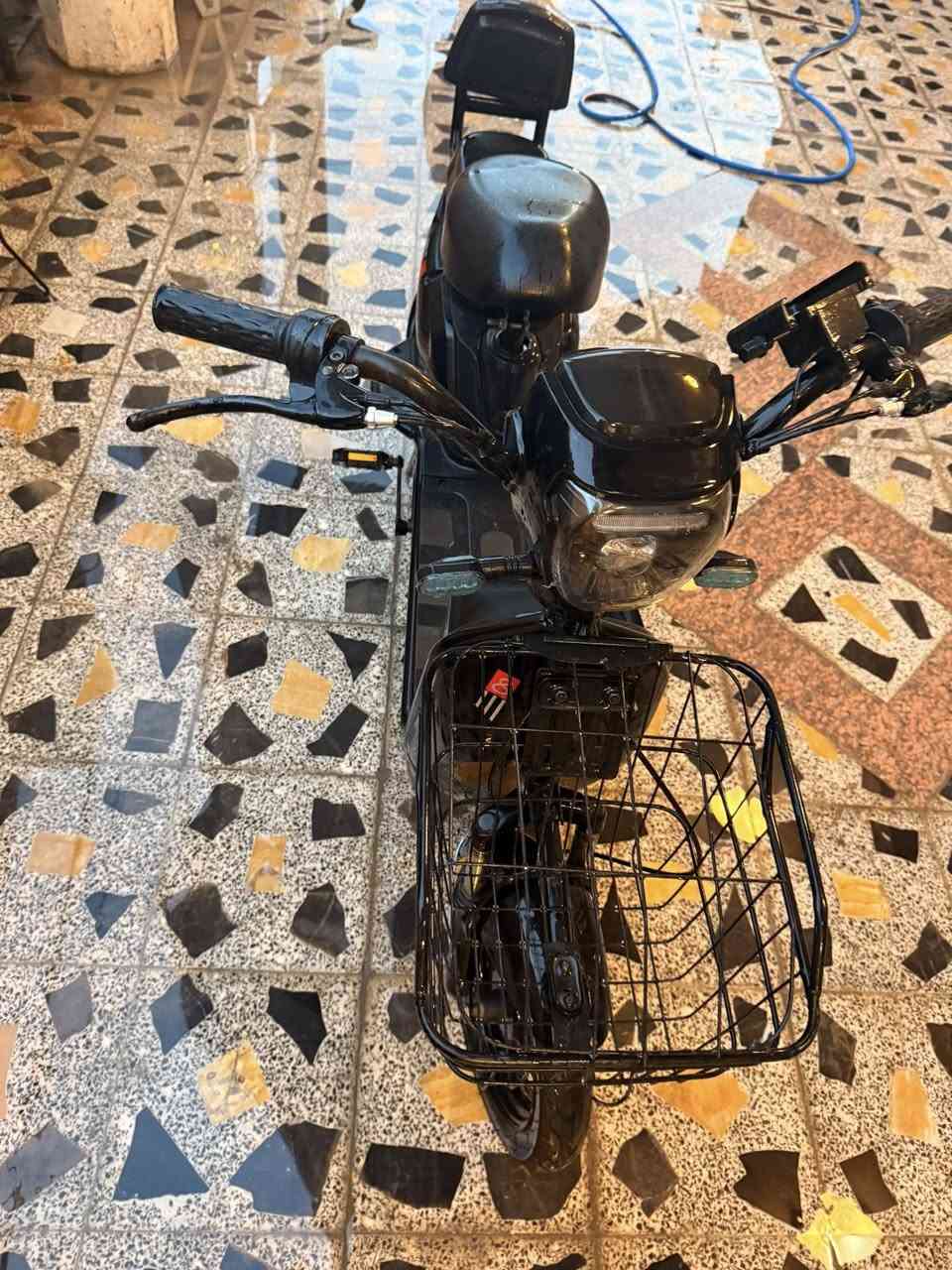 دراجه شحن للبيع نقص بس بطاريه يرادلها السعر 350وبيها مجال  ودراجه جديده كلش ستعمال اقل من شهر ونتركت علمود البطاريه الي يشتري يبدل بس بطاريه اذا شراي اتصل ***********
