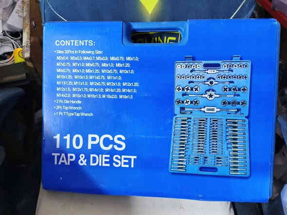 السلام عليكم عدة للبيع عددها 110
سعرها 100الشراي يتصل ***********موجود خدمة توصيل
