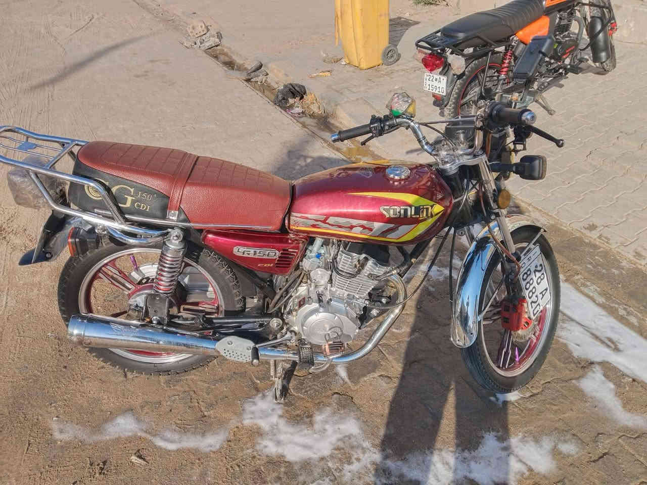 سلام عليكم 
 سيفان لبيع  موديل 23 
رقم وسنويه مداور ثاني يوم دراجه كامله تخبل 
مكان نجف حي نداء.  سعر 1150 بيع مستعجل 
***********
