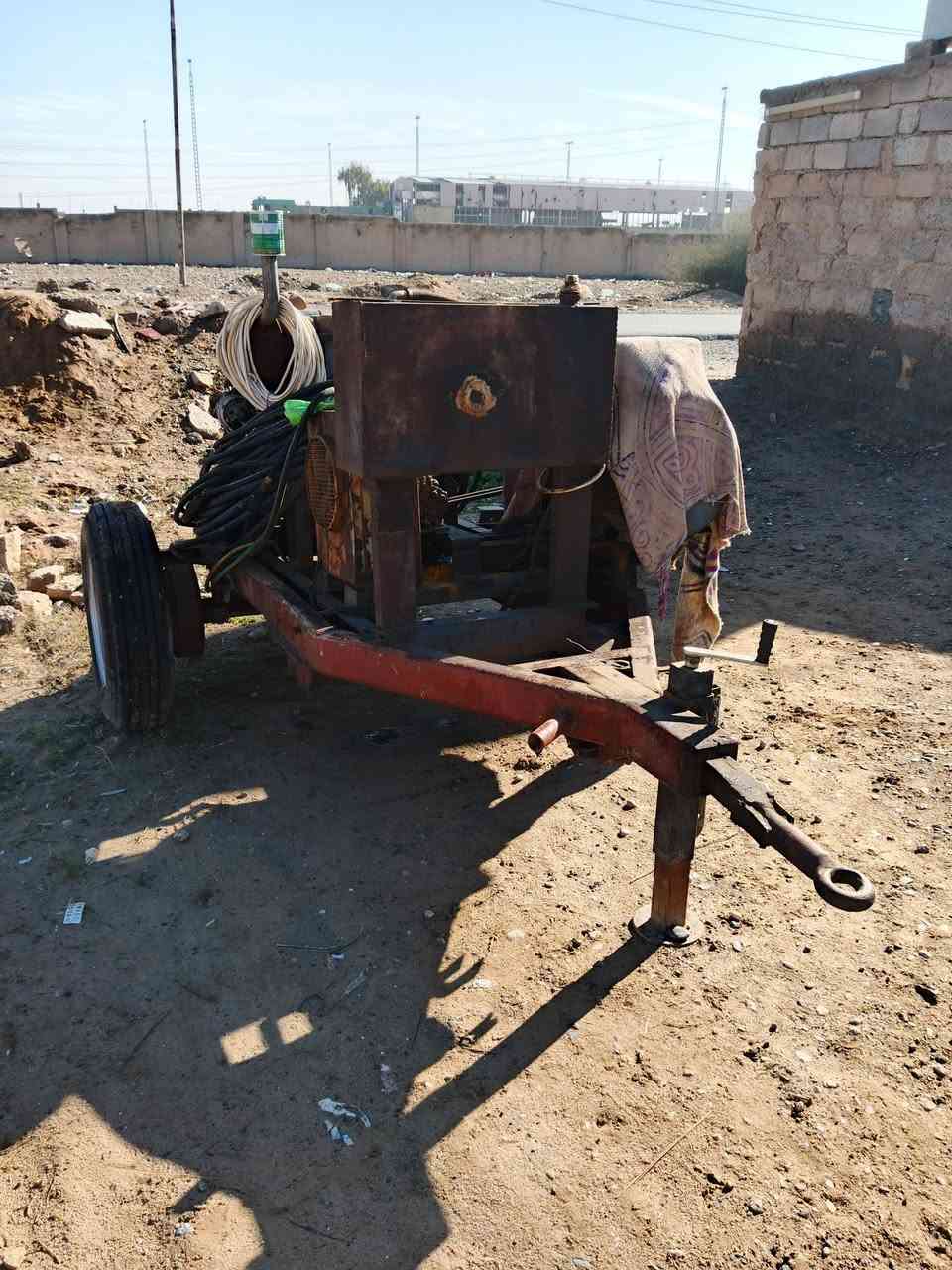 سلام عليكم للبيع حفاره برينه بواري ابار محرك دويز مع 100بوري مع نحاله كامله كبل عل شقل العنوان صلاح الدين الاتصال ***********
