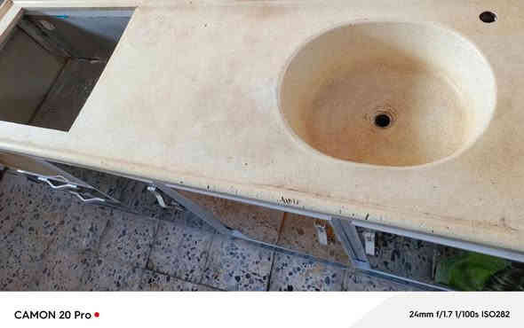 كاونتر طابقين معه ساحبه اصليه  سنكي كرانيت 
طوله مترين السعر ٢٥٠  مكاني حي الوفاء قرب شارع عشرين رقمي ***********
