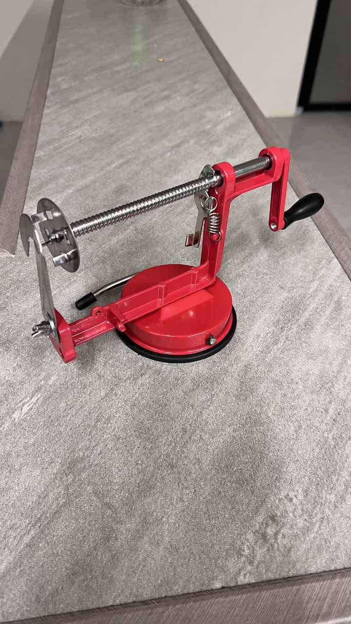 أداة تقطيع البطاطا الحلزونية اليدوية – Spiral Potato Chips موديل: Z-2807

• أداة يدوية مخصصة لتقطيع البطاطا بشكل حلزوني لتحضير رقائق البطاطا الحلزونية بسهولة.

• تصميم عملي بآلية تدوير يدوية.

• شفرة مصنوعة من ستانلس ستيل 304.

• قاعدة شفط (Suction Base) لتثبيت الأداة أثناء الاستخدام وزيادة الاستقرار.

• خفيفة الوزن وسهلة الاستخدام.

• مناسبة لتقشير وتقطيع حبة البطاطا كاملة دفعة واحدة.

• نوع التشغيل: يدوي
• مادة الشفرة: 304 Stainless Steel
• القاعدة: Suction Base (قاعدة شفط)

للحجز العنوان كامل و رقم التليفون 
التوصيل لجميع محافظات العراق فقط 🇮🇶 بغداد, العراق


**إذا كنت صاحب هذا الإعلان وتريد حذفه لأي سبب، رجاءا أرسل رسالة إلى الدعم الفني**