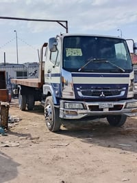 للبيع فوزه صطحه 3جكات بكره سحب 25طن تاير 22,5 مكينه سوبر مكينه كير اكس...