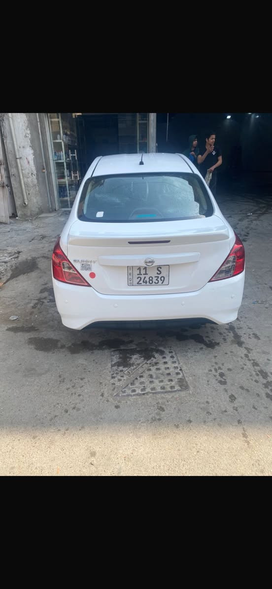 السلام عليكم للبيع نيسان مصري مديل 2023 السياره جديده مال بيت ٤ جامات كهرباء شاشه السياره مال بيت سعره ١١ و ٣٠٠ بيه مجال بصيط
