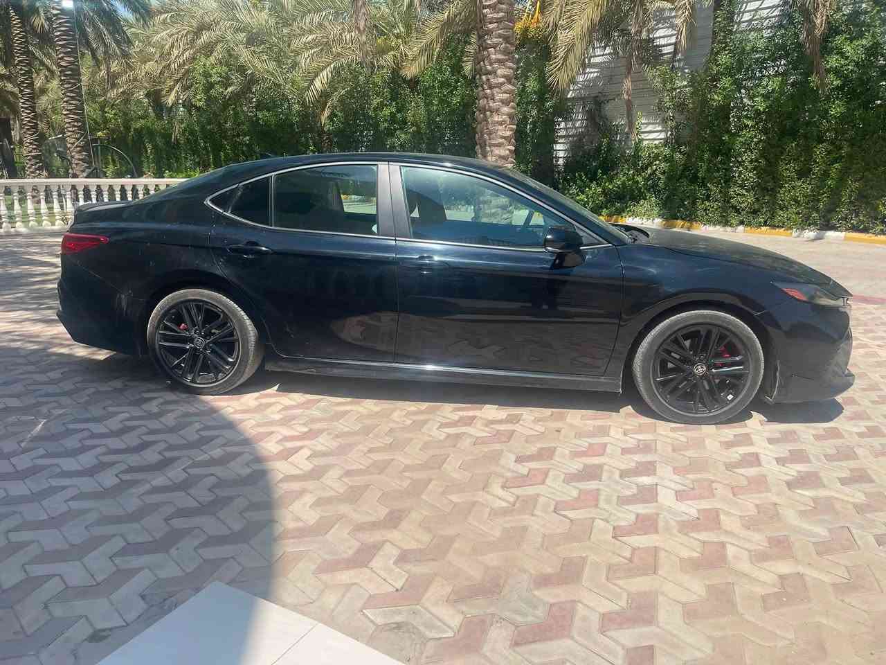 السلام عليكم
كامري هايبرد 2025  CAMRY SE NIGHT SHADE HYBRID  للبيع او المراوس 
الون : ( اسود )
حجم المكينه : 2500 
نظام الحركة : 2WD سحب 
ناقل الحركة : اوتوماتيك Ecvt
المواصفات :

1. شاشة صغيره  كاربلَي اندرويد اوتو 
2. كامرة خلفية 
3. بصمه 
4. شحن وايرليس
5. رادارات جانبيه
6. تشغيل عن بعد 
7. قطعتين تبريد
8. هندبريك بصمه
9. كشنات جلد ، كهرباء 
10. ثلاث انظمة قيادة 
11. شفتات ستيرن
12. تحديد مسار وقياده ذاتيه
13. ويل 18 تاير برجستون
*مرقم بغداد  

*السيارة جديده استيراد شخصي ممشى 15 الف ميل قابل للزياده ممشى امريكا 12 الف ميل ضررها خلفي بدون ايرباك صبغ فقط قبغ الجنطه و تعديل الجاملغ الخلفي بارد .
 لمعرفة السعر و صور الحادث المراسله ع الخاص 
او الاتصال ع الرقم *********** يتوفر وتساب ايضاً 
علماً ان السياره في بغداد الكاظميه
