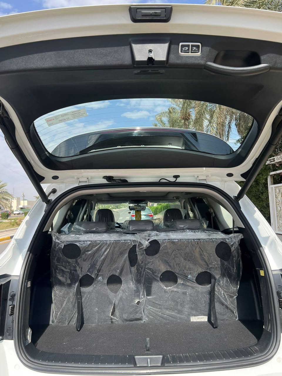 سورنتو2025 وكاله شركه اكدال بيه ضمان
خليجي مكفوله كفاله عامه 
من صبغ او بارد 
مواصفات فول  
بنراما 
اناره محيطيه متعدده الالوان((( ماشيه 15 الف 
لايت زنون عالي ناصي
لايت خلفي امامي LED
 بعده وضع الشركه سياره
محرك 6 سلندر
كير ماوس
كشنات كهربائي
هندبرك دكمه 
وضعيات قياده 
مساعده منحدرات 
جنطه كهرباء
تشغيل عن بعد 
بردات خلفيه
شاشه متصل  
شاحن وايرلس 
كيجات متغير الكتروني وعادي
نقطه عمياء
شاشه لمس متغير التحكم 
ستيرن فول تحكم
7راكب
الاناره الداخليه LED
دخول بصمه ذكي
حساس امامي
حساس خلفي
قبضات الباب الالمنيوم 
مري شفط
حاملات اكواب 
جام 4 AOT
كامره عد 2
شفتات استيرن 
ويل كب حجم 20 
لد امامي خلفي
رقم بغداد بسمي 
مكان سياره بغداد يرموك أو حي جامعه تلفون ***********
