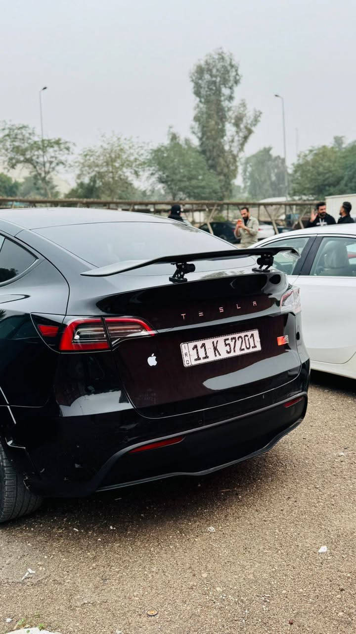 اتصل واني خادم 
*********** متواجد بكل وكت
