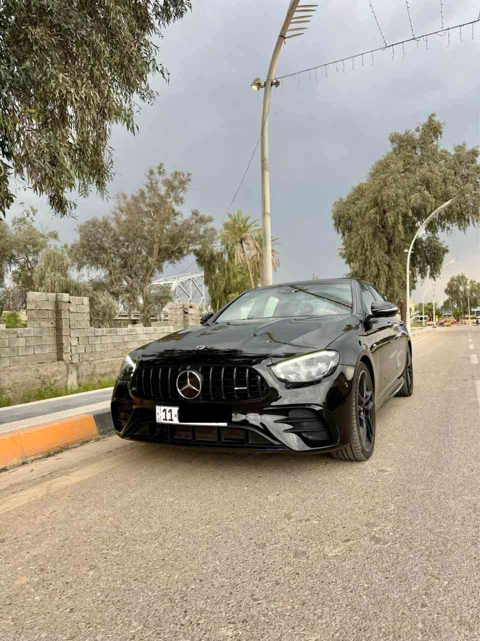 � للبيع أو المراوس حسب القناعة 🔥

🚘 Mercedes-Benz E53 AMG 4MATIC 2021
🇩🇪 وارد ألماني (استيراد خاص)

✨ هيبة AMG الحقيقية • أداء رياضي • فخامة مرسيدس بأعلى التجهيزات ✨

🚘 نعمان أوتو | Numan Auto
ثقة التعامل • جودة السيارات

━━━━━━━━━━━━━━━

📊 الموديل: 2021
🇩🇪 الوارد: ألماني (استيراد خاص)
📈 الممشى: 87 ألف كم حقيقي
📍 الموقع: بغداد – زيونة 714 / الأعظمية (رأس الحواش)

━━━━━━━━━━━━━━━

💎 أهم المواصفات:

✅ AMG Package الأصلي (بلاد)
✅ محرك 6 سلندر تيربو مع نظام EQ Boost
✅ دفع رباعي 4MATIC
✅ فتحة سقف بانوراما
✅ بصمة تشغيل + بصمة أبواب (Keyless-Go)
✅ شاشة MBUX مزدوجة متصلة
✅ نظام صوت Burmester الأصلي
✅ إضاءة داخلية 64 لون
✅ 5 كاميرات 360°
✅ رادار أمامي
✅ نظام النقطة العمياء (Blind Spot)
✅ تحذير من التصادم
✅ شاحن لاسلكي (Wireless Charger)
✅ تدفئة للمقاعد الأمامية 🔥
✅ جنطة كهربائية
✅ أنظمة قيادة متعددة (Comfort / Sport / Sport+ / Individual)

━━━━━━━━━━━━━━━

🛠 الحالة بكل شفافية:

✔️ بدون أي حادث أو ضربة.
✔️ فقط كلير خفيف في الجامرلوغ الأمامي الأيمن بدون معجون، مجرد رش تجميلي.
✔️ محرك + كير + كهربائيات مكفولة شرط الفحص.
✔️ عليها إدامة (سيرفس) كاملة وجاهزة للاستخدام مباشرة.

━━━━━━━━━━━━━━━

📍 العنوان: بغداد – زيونة 714 / الأعظمية (رأس الحواش)

📞 للتواصل والواتساب:
***********

🚘 نعمان أوتو | Numan Auto
ثقة التعامل • جودة السيارات

#مرسيدس #مرسيدس_بنز #E53 #E53AMG #AMG #Mercedes #MercedesBenz #MercedesAMG #EClass #MercedesIraq #بغداد #العراق #سيارات_العراق #سيارات_للبيع #بيع_سيارات #نعمان_اوتو #NumanAuto بعقوبة, ديالى
