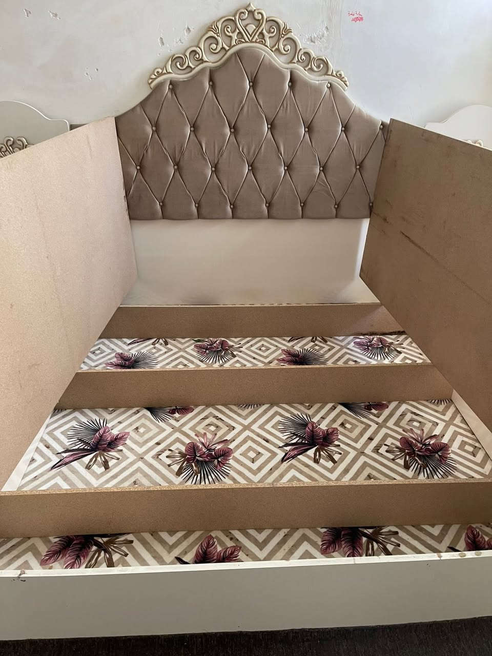 سلام عليكم          للبيع  للبيع 
غرفة نوم   مستعمله ضررها بس سكك جرارات
مع دوشك الاصلي 

العنوان النجف حي الامير     ***********
