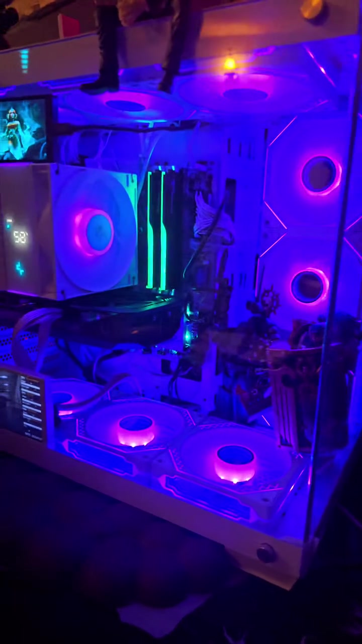 ألسلام عليكم .

لاستفسار فقط 

هاي التحميعة شكد تجيب اذا ابيعهة ؟

CPU I7 14700KF

GPU zotac geforce rtx 5060 8gb twin fan 

Mb . Gigabyte Z790M AORUS ELITE AX ICE 

RAM DDR5 32 GB 6000 G.SKILL TRIDENT Z RGB CL36 

SSD  M.2 WD BLACK SN7100 1TB 

PSU SEGOTEP GN750G 750W GOLD 80+

CASE TOKYO WHITE 10 FANS + deepkool ak620 digital white cpu fan 2 fans 

2 case monitors 3 inch and 5 inch 

الكراتين مال كل القطع موحودات وكل القطع نظيفة مية بالمية اي مشكلة او نقص ماكو


**إذا كنت صاحب هذا الإعلان وتريد حذفه لأي سبب، رجاءا أرسل رسالة إلى الدعم الفني**