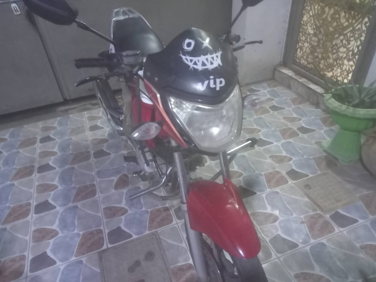 دراجه للبيع مكمرك كامل بس سجل السعر 750 وبي مجال رقم ***********
