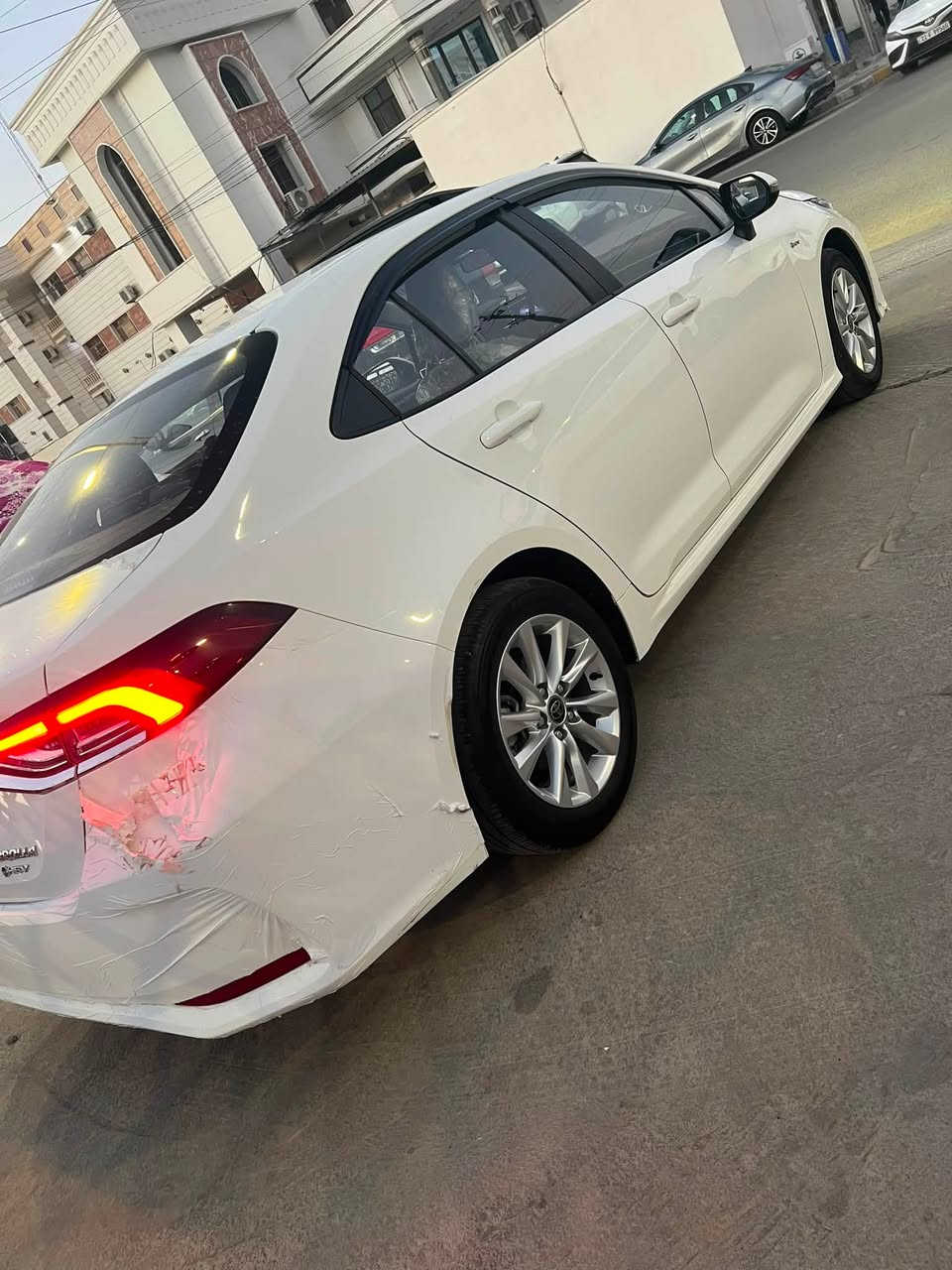 السلام عليكم
كورلا ٢٥ خليجي هايبرد 
ماشيه ٢٠ الف 
كفاله عامه من الصبغ والبارد والشخوط بالكارتون 

فووول مواصفات داخل اسود 

رقم بغداد باسمي 
السعر ١٥٨

مكان خالديه 

***********
