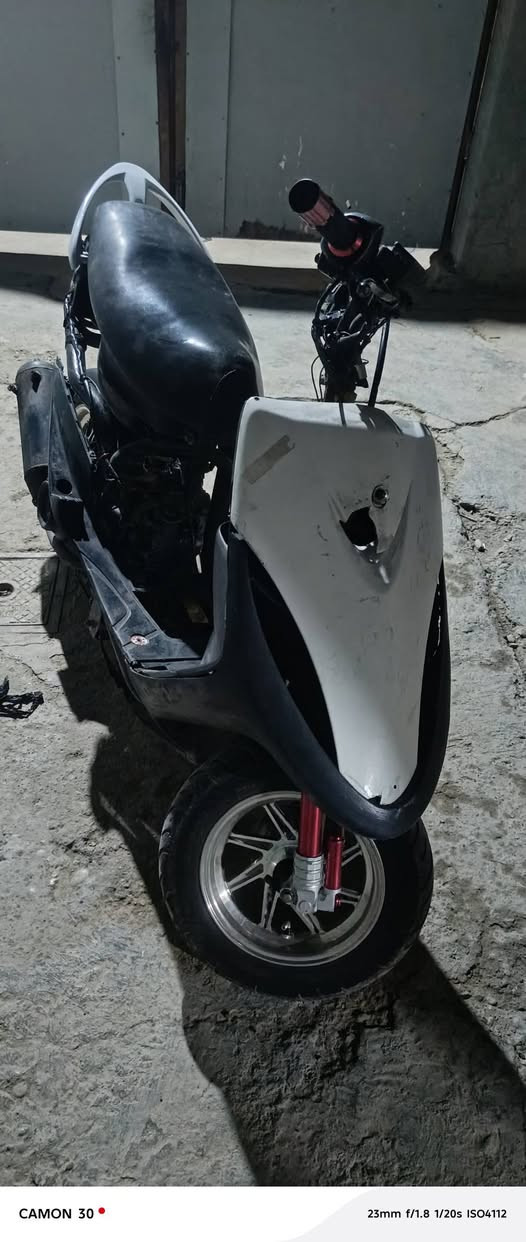 السلام عليكم..
دراجة ماكس عدلة للبيع 
نواقص خفيفة وكفرات موجودة بس كابريتر تعبانه
سعر 350 بيها مجال بسيط عنواني ديالى بعقوبة الجديدة 
رقمي ***********
