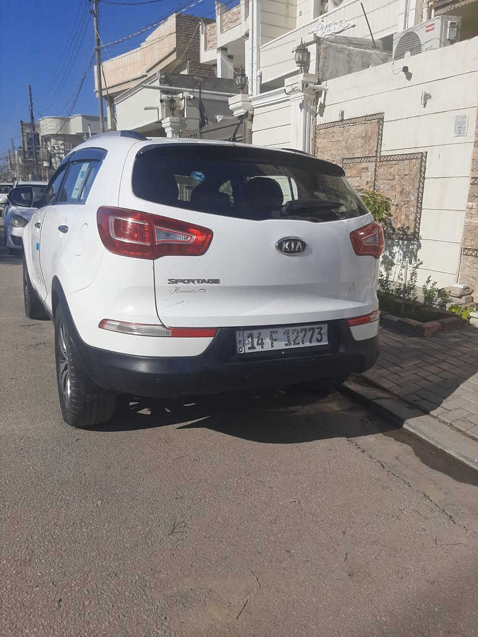 كيا سبورتج موديل 2013 وارد خليجي كفاله عامه من كلشي من داخل وخارج ومكينه وكسر السياره استخدام شخصي مال بيت 
المواصفات فول الفول فتحتين سقف (بنوراما)
تحكمات كامرات حساسات كلشي فول 
السياره رقم بصره ب اسمي سنويه جديده هزه جديده تحويل مباشر  مكانها كربلاء الي تعجبه وتخدمه اني بخدمته 
السعر 148 مجالها بسيط جداً 
السياره جديده بمعنى الكلمه 
والشراي والجناي يعرف المكفول ومال البيت شنو 
وبالعافيه عالياخذها
للاستفسار ***********

