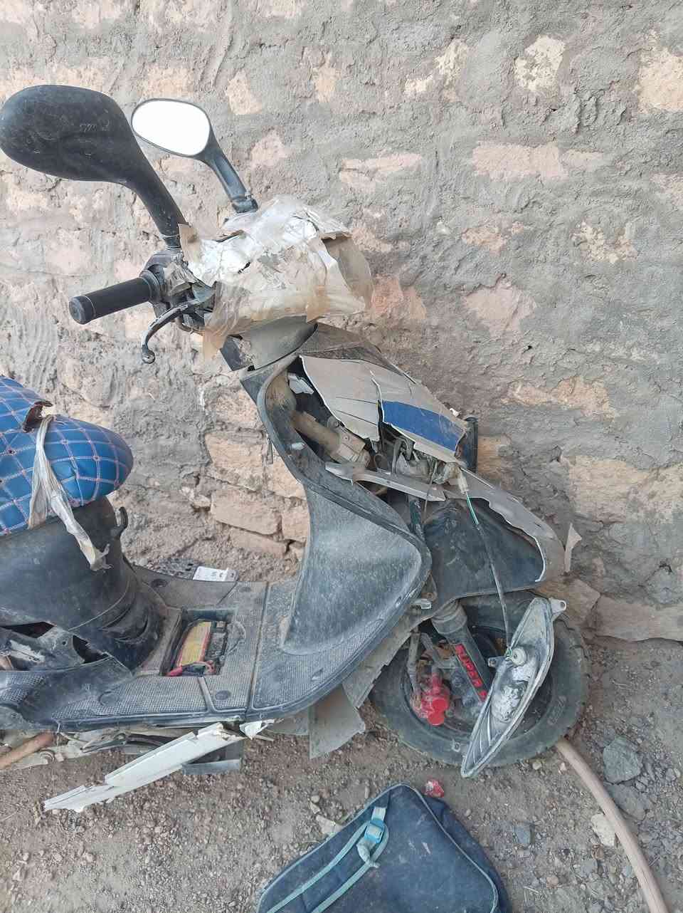 سلام عليكم عندي هاي دراجه عاطله وريد ابيعها المكان الرمادي القريه العصريه وسعر 150وبي مجال  رقم الهاتف ***********
وبي واتساب
